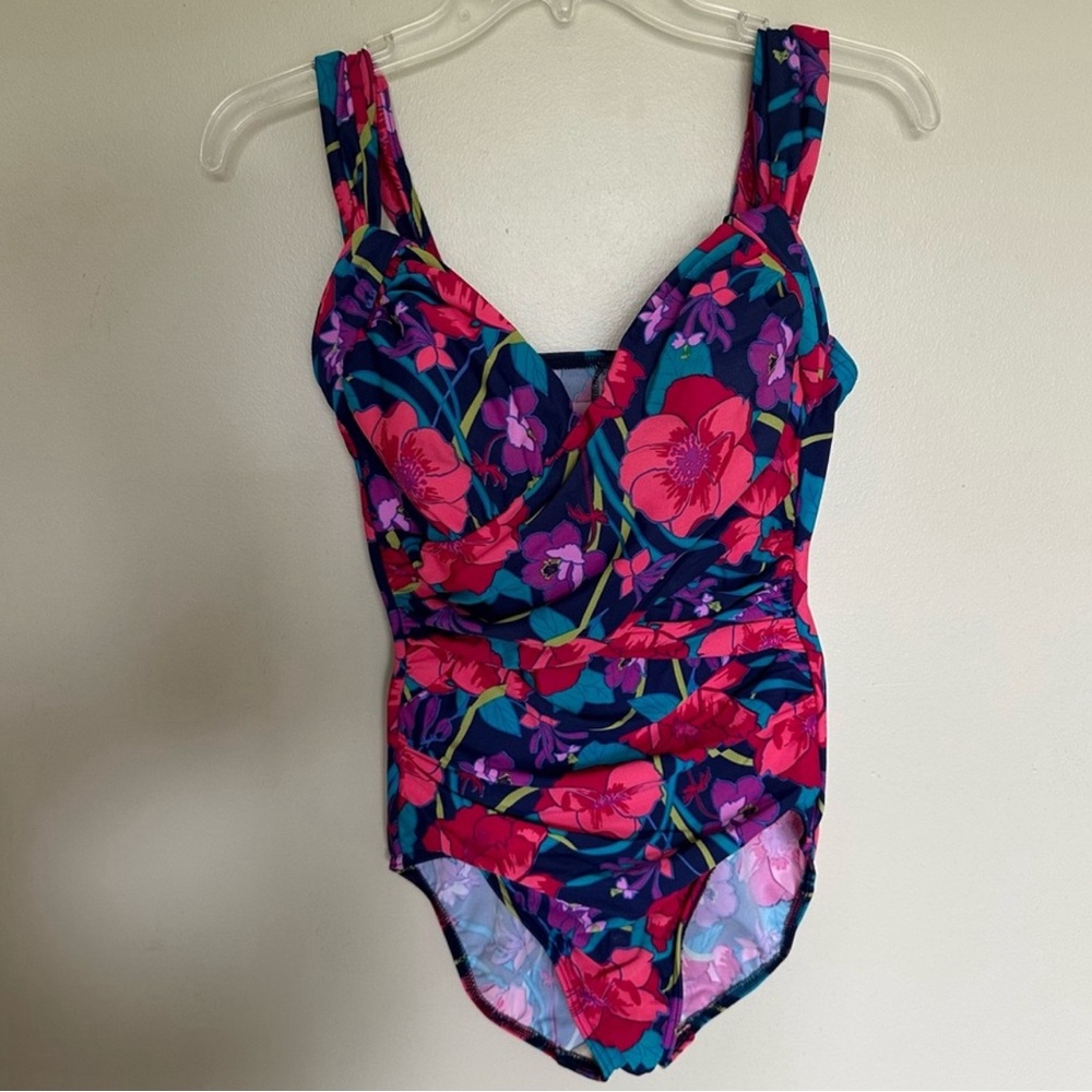 Lands' End One Piece Floral Swimsuit Rouching Slimming Pink Purple Blue Size 8